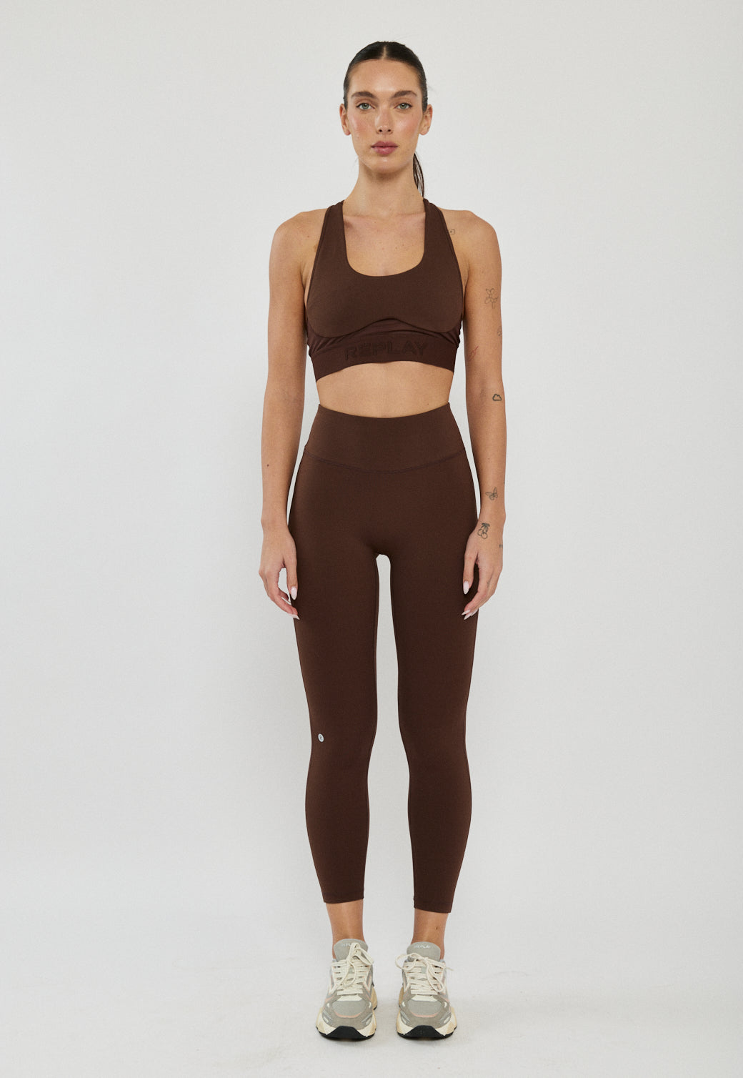 טופ ספורט לנשים בצבע חום