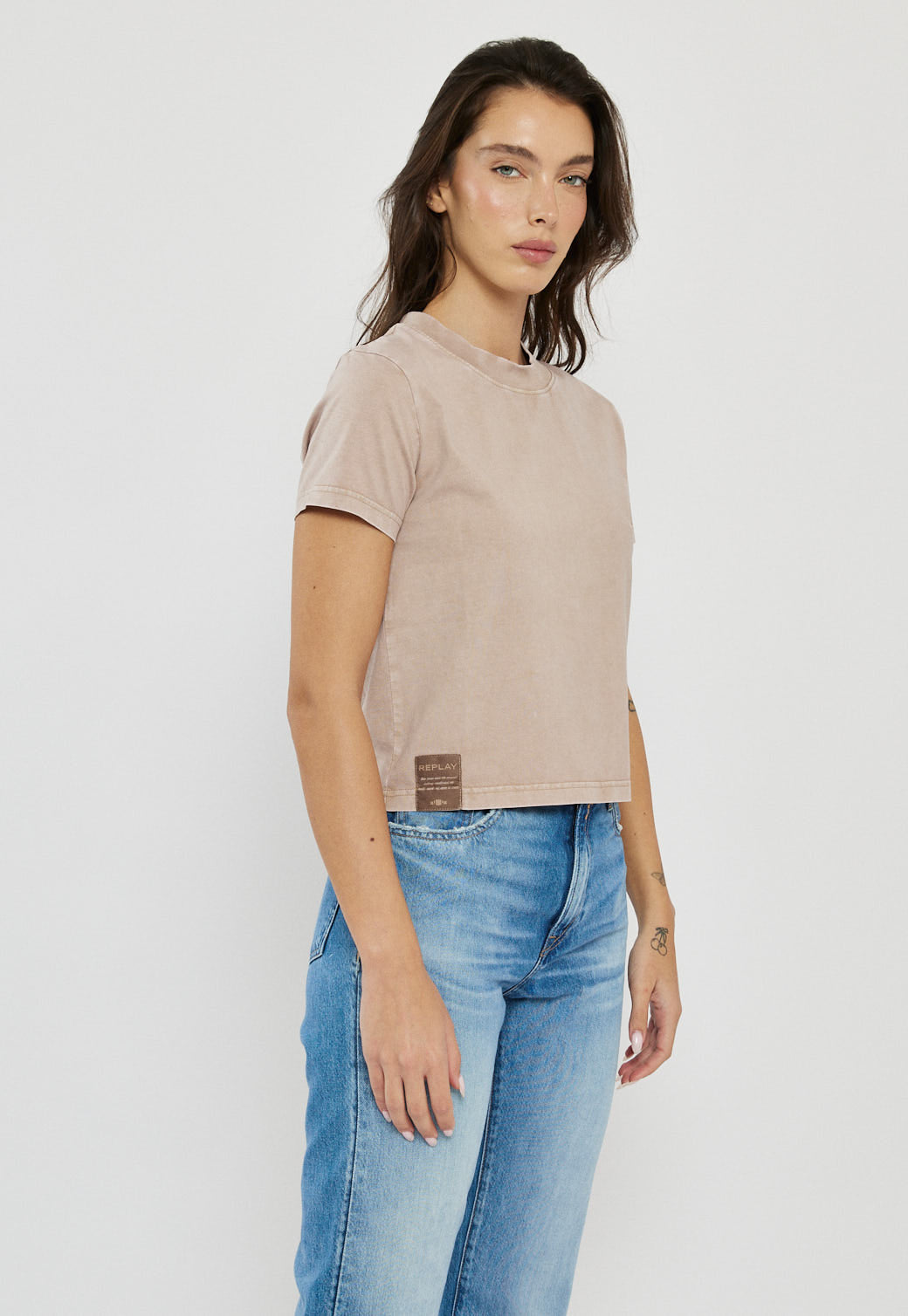 טי-שירט לנשים בצבע בז׳