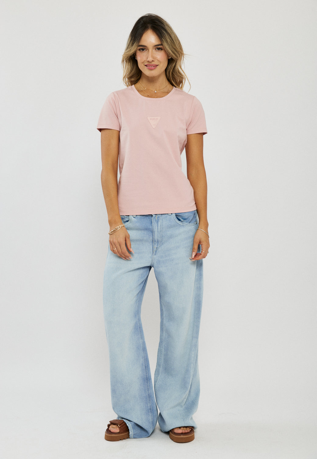 טי-שירט נשים בצבע ורוד בהיר