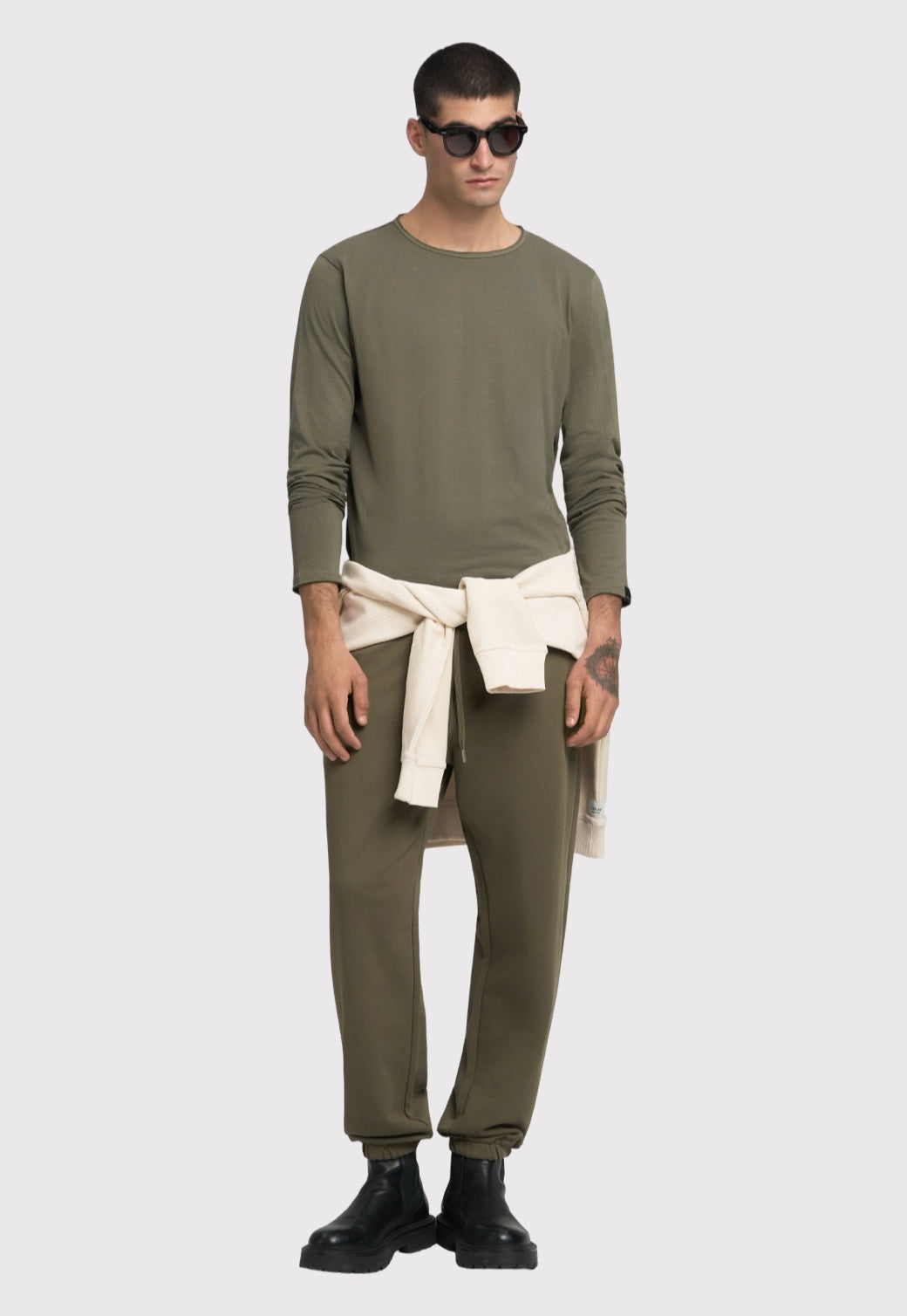 טי־שירט ארוכה לגברים בצבע חאקי