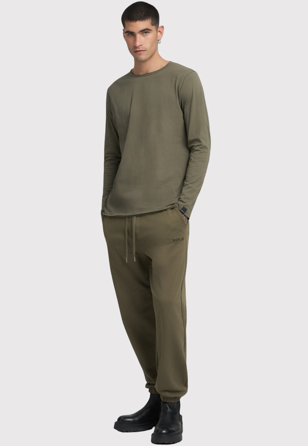 טי־שירט ארוכה לגברים בצבע חאקי