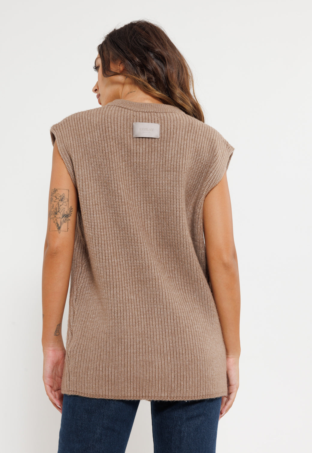 סריג לנשים בצבע חום עם כפתורים