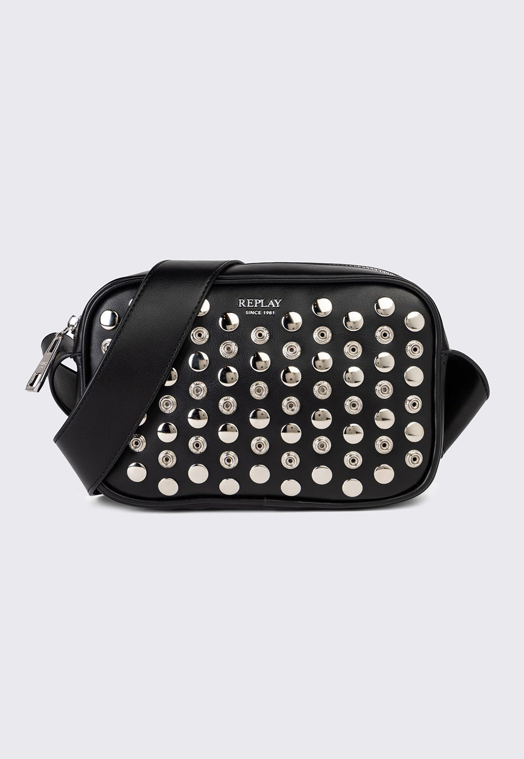 תיק צד לנשים בצבע שחור עם ניטים כסופים