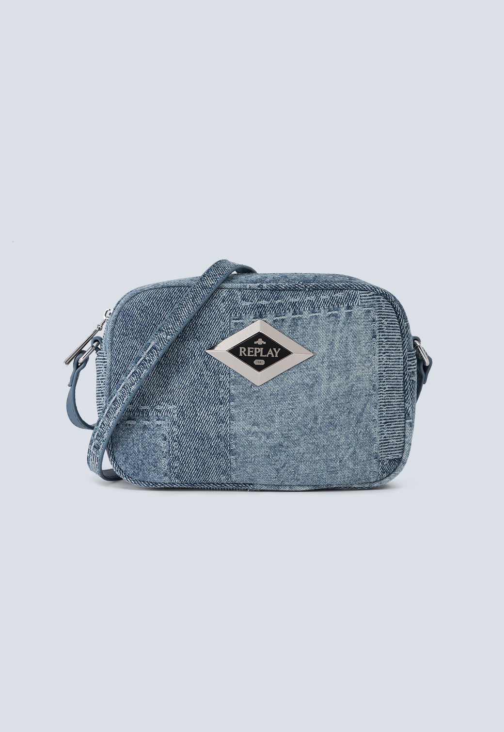 תיק צד לנשים מבד דנים בגוון כחול בהיר