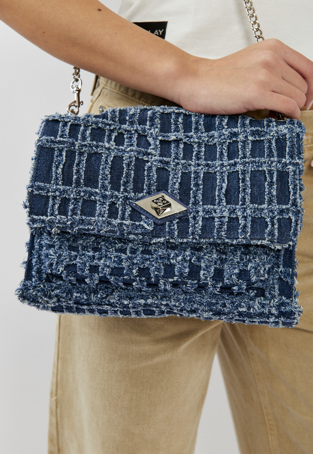 תיק צד לנשים מדנים עם שרשרת