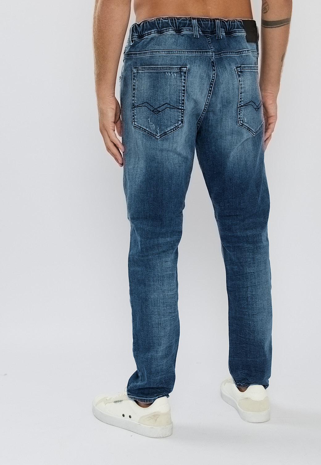 ג'ינס LANNY לגברים בגזרה נינוחה בצבע כחול עם ווש