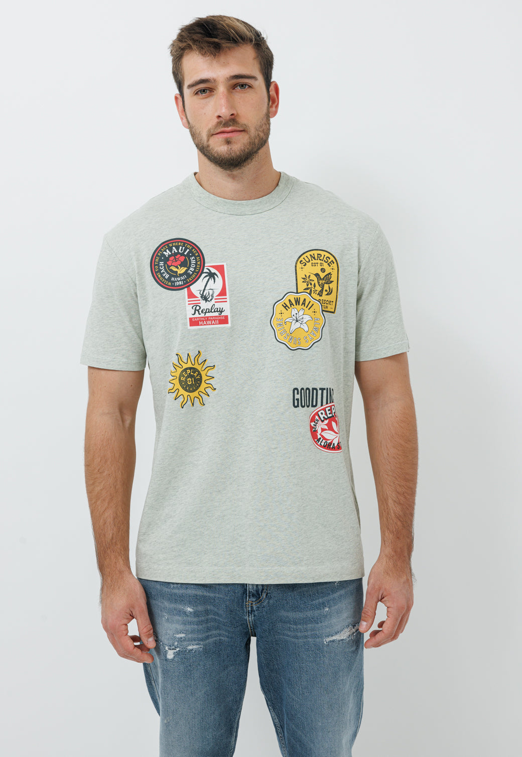 טי-שירט לגברים בצבע אפור עם הדפסי פאץ'