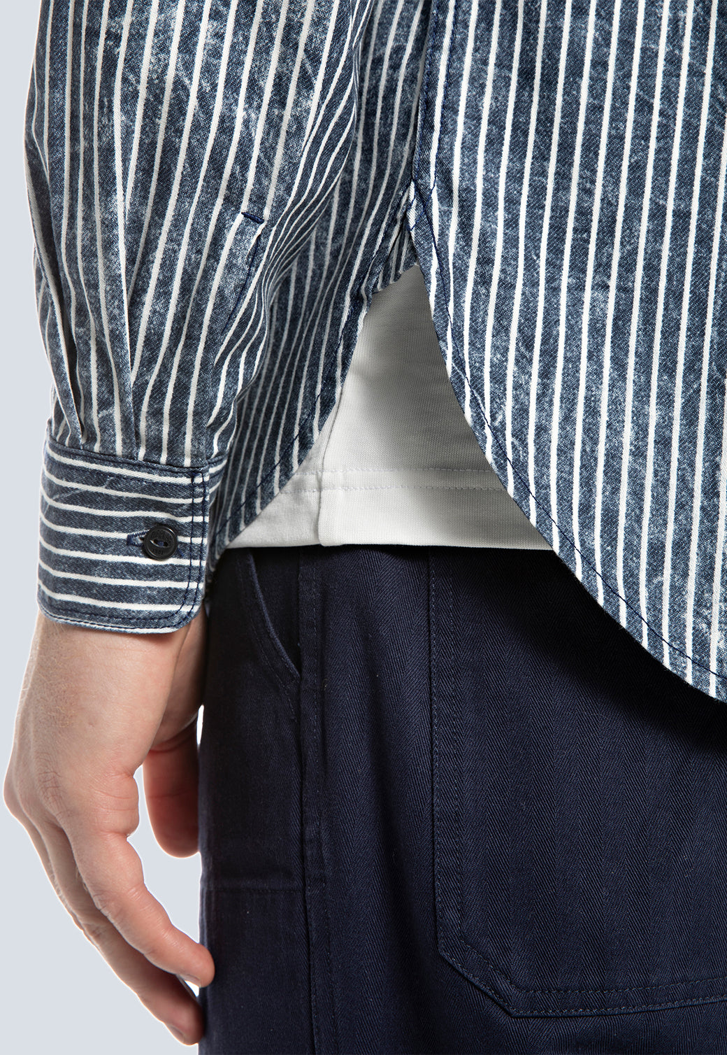 חולצה מכופתרת לגברים עם פסים