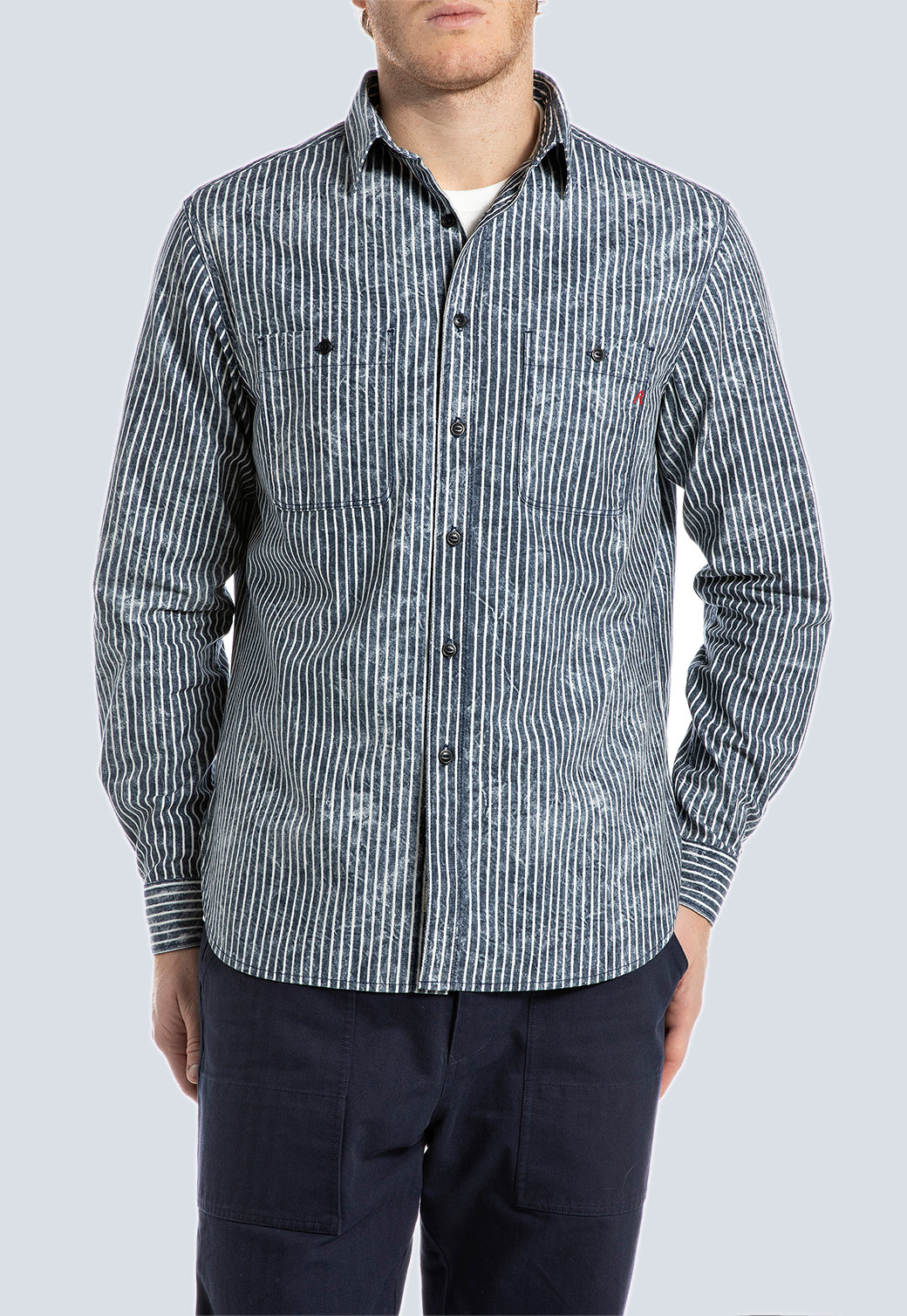 חולצה מכופתרת לגברים עם פסים