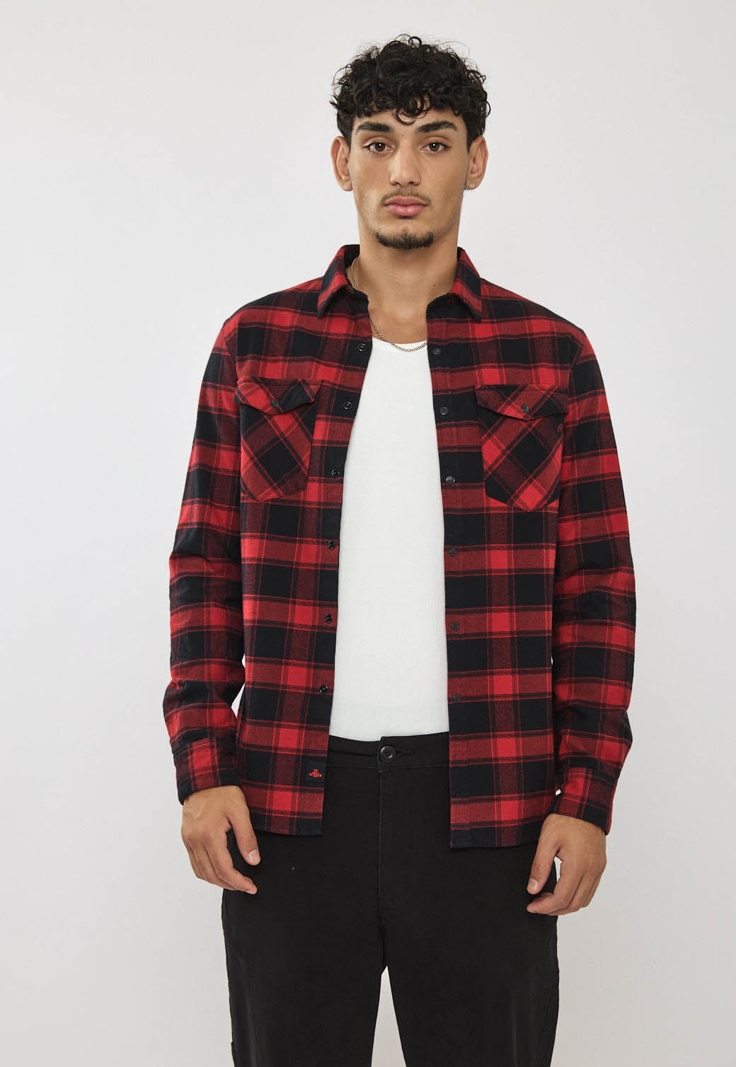 חולצת פלנל לגברים בצבע אדום-שחור משובץ