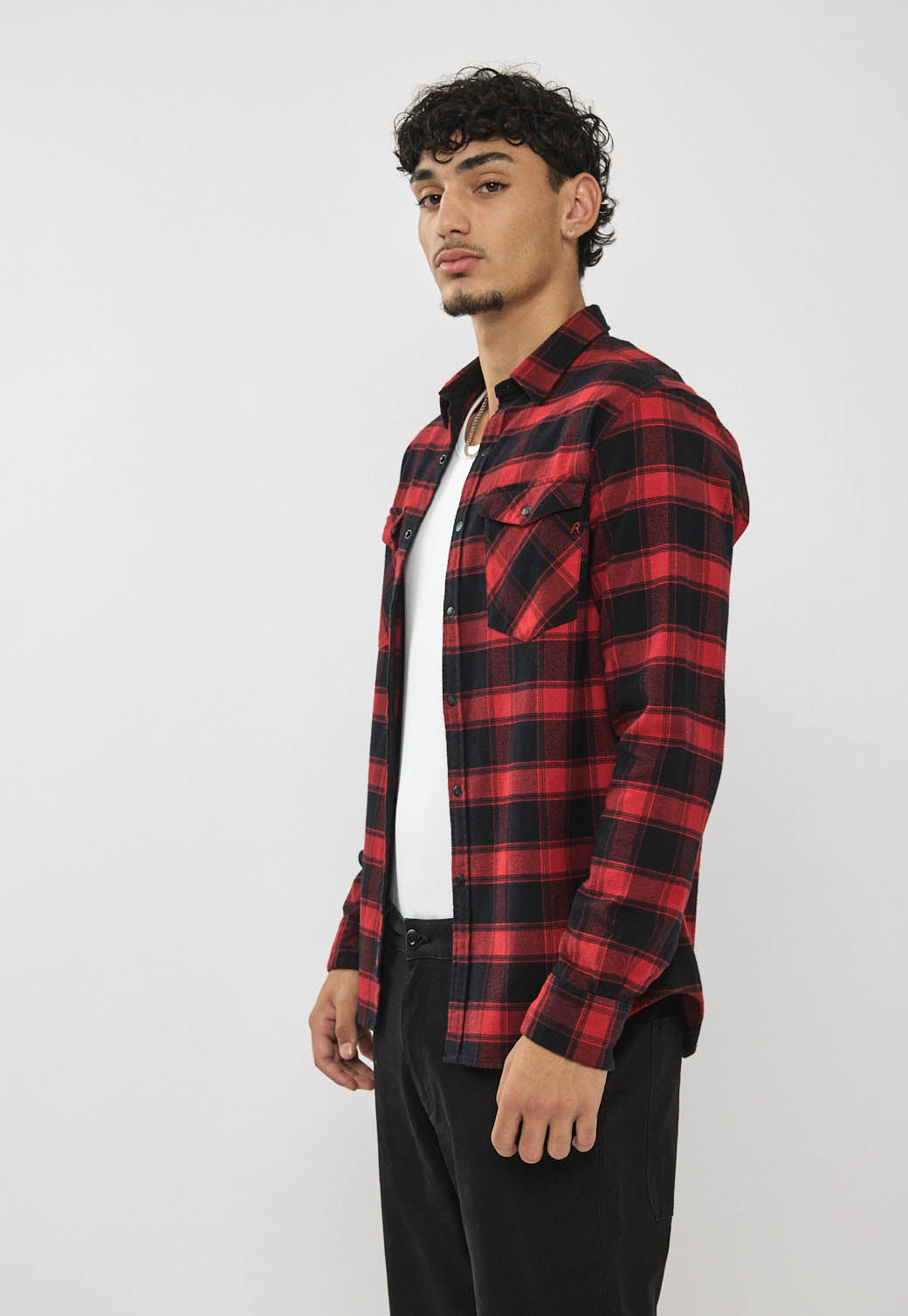 חולצת פלנל לגברים בצבע אדום-שחור משובץ