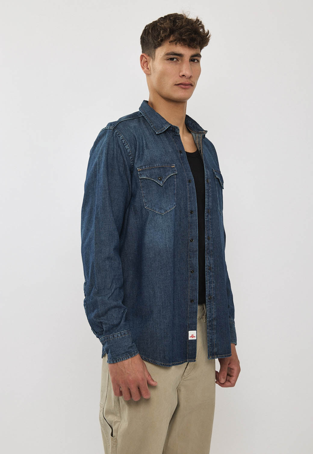 חולצת ג׳ינס לגברים בצבע כחול