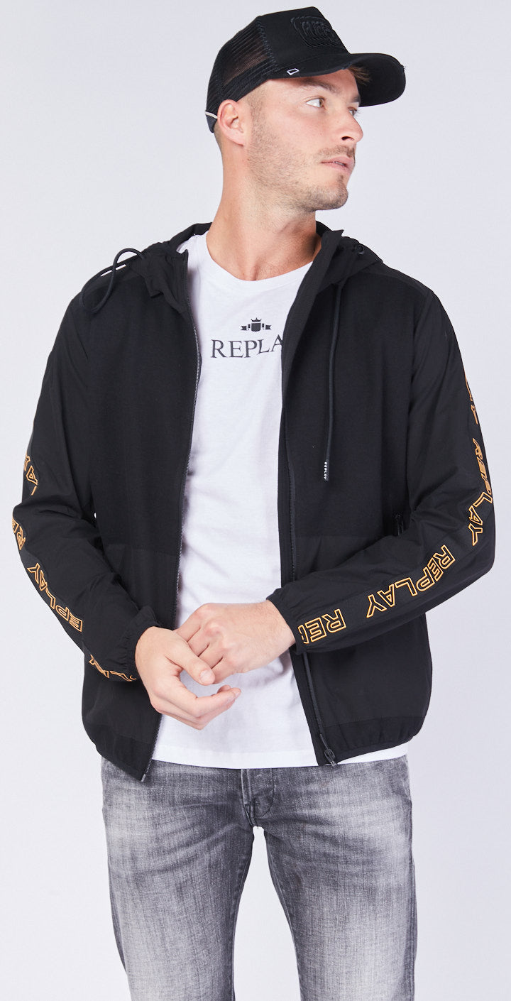 ג׳קט קפוצ׳ון לגברים בצבע שחור