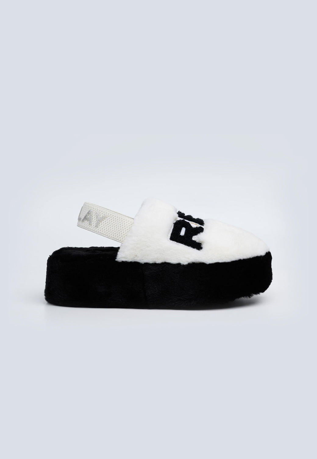 נעלי Slippers לנשים בצבע לבן־שחור