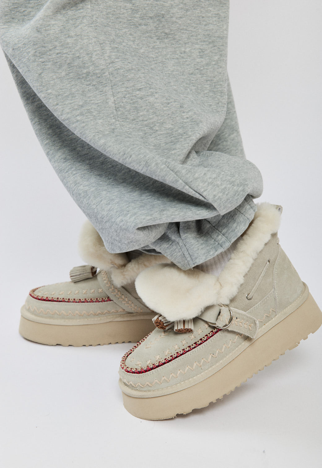 מגפוני זמש לנשים Cozy בצבע אבן עם בטנה מחממת