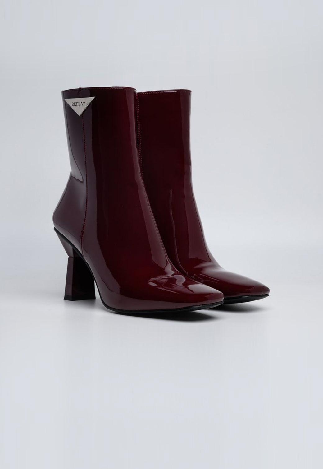 מגפוני לק לנשים בצבע בורדו עם עקב בינוני