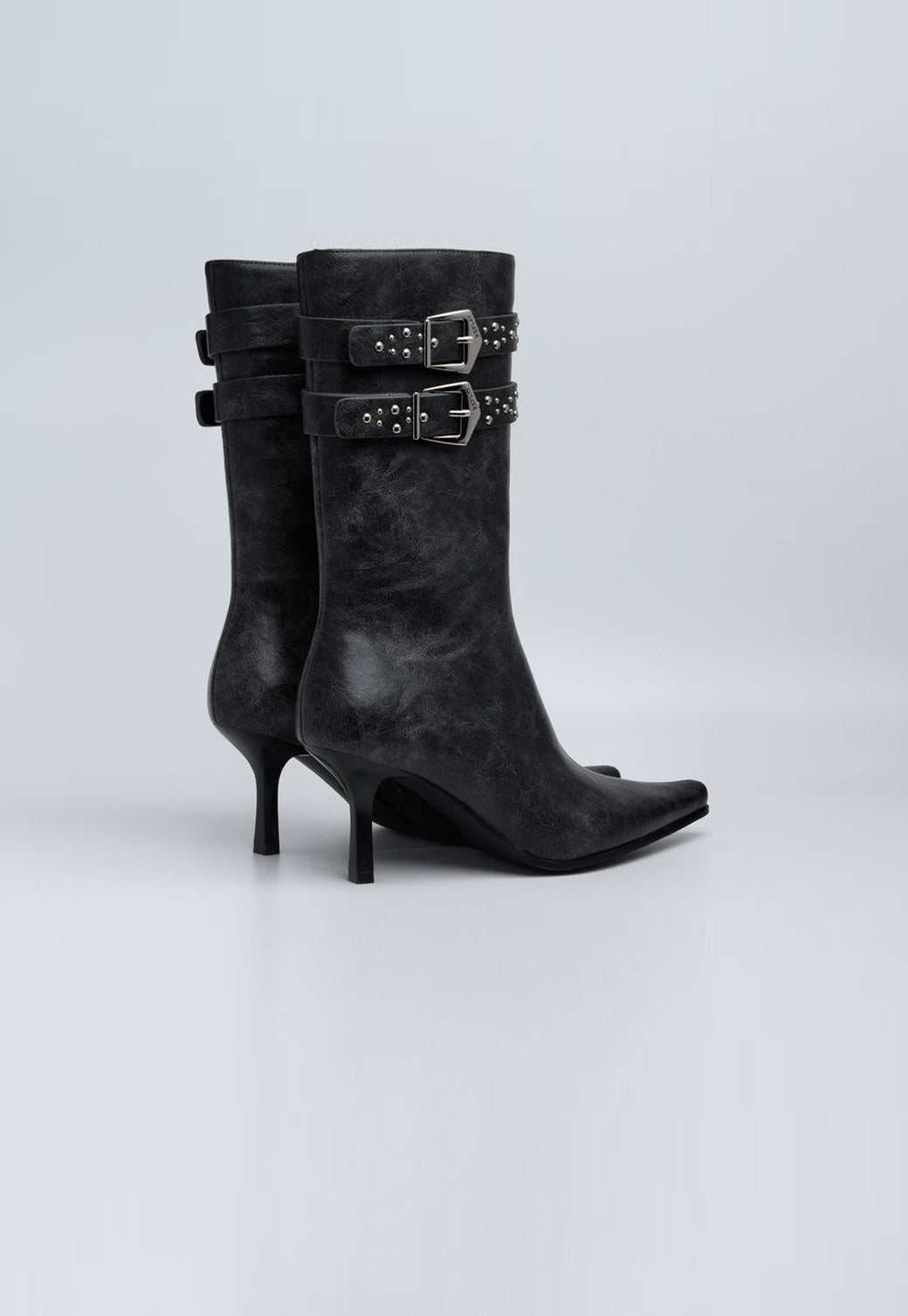 מגפיים לנשים עם עקב בינוני ורצועות אבזם