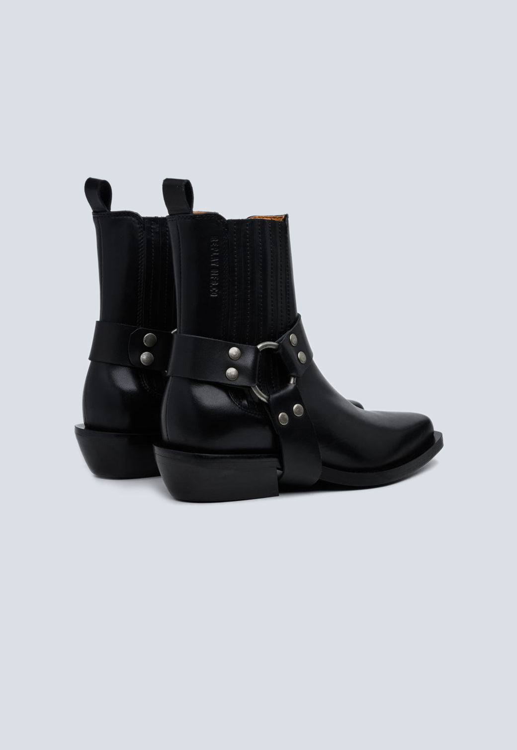 מגפוני עור לנשים בצבע שחור עם אבזם מתכת