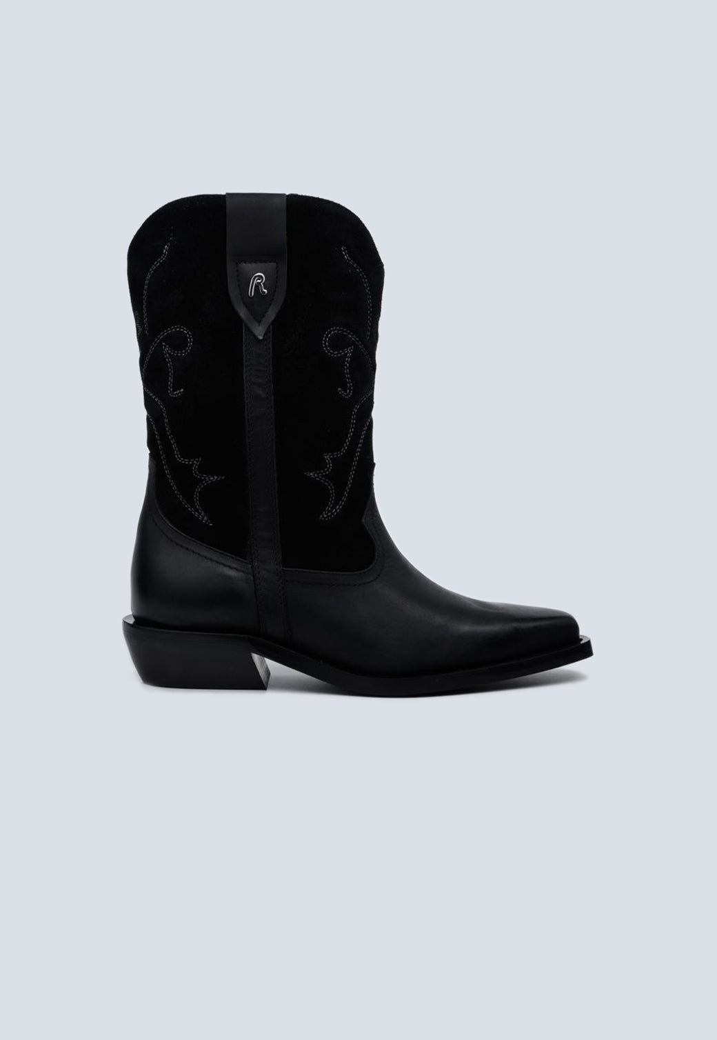 מגפי עור לנשים בצבע שחור