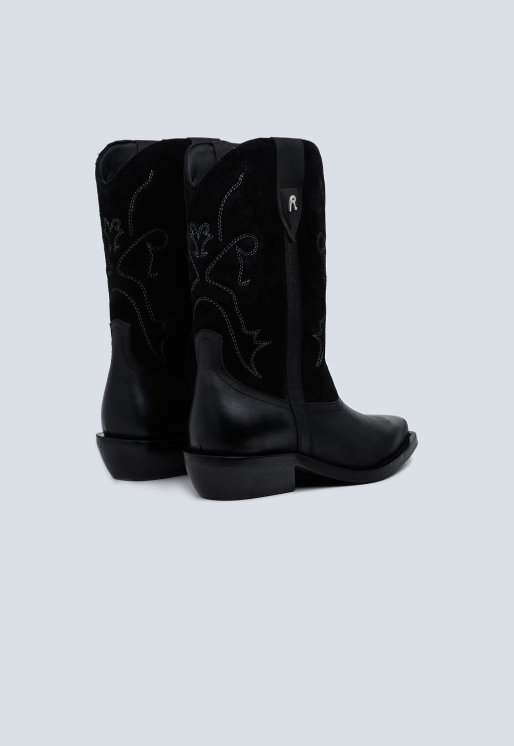 מגפי עור לנשים בצבע שחור