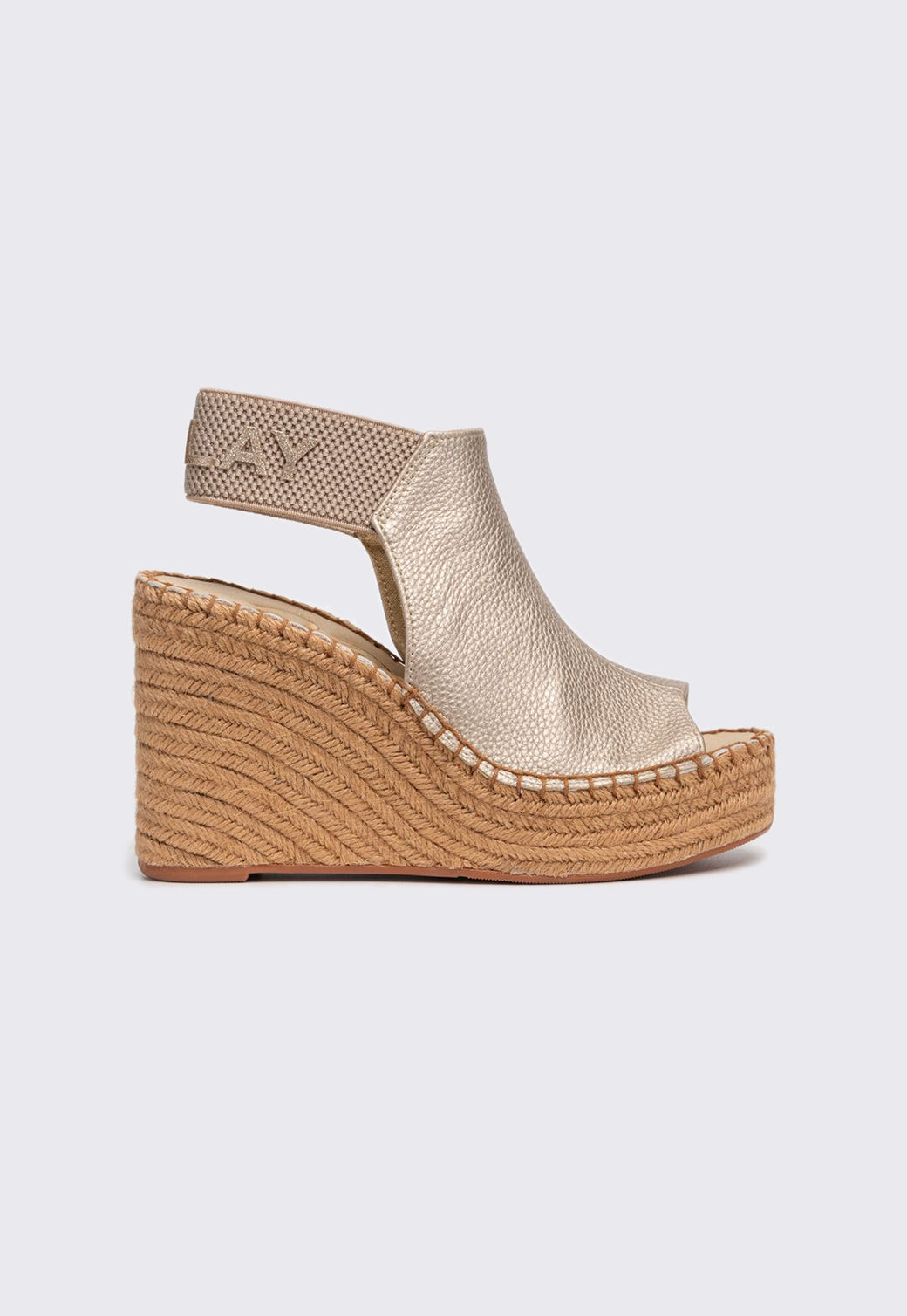 סנדלי פלטפורמה לנשים בצבע זהב