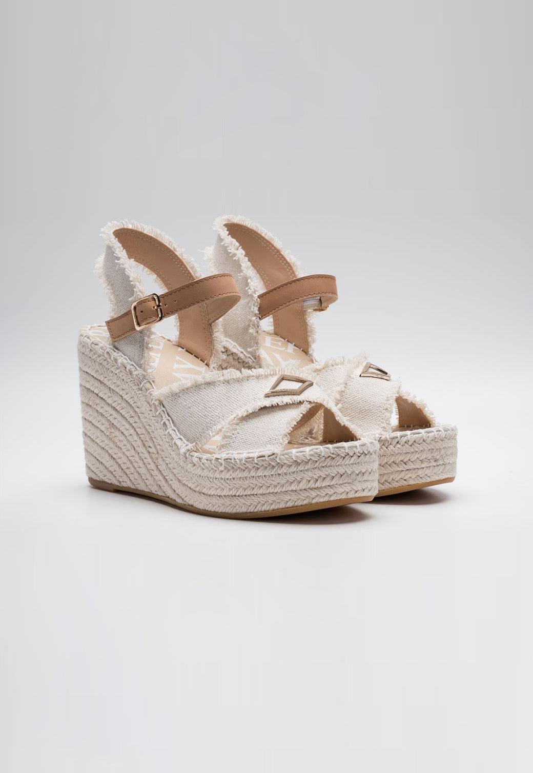 סנדלי פלטפורמה לנשים JESS בצבע שמנת