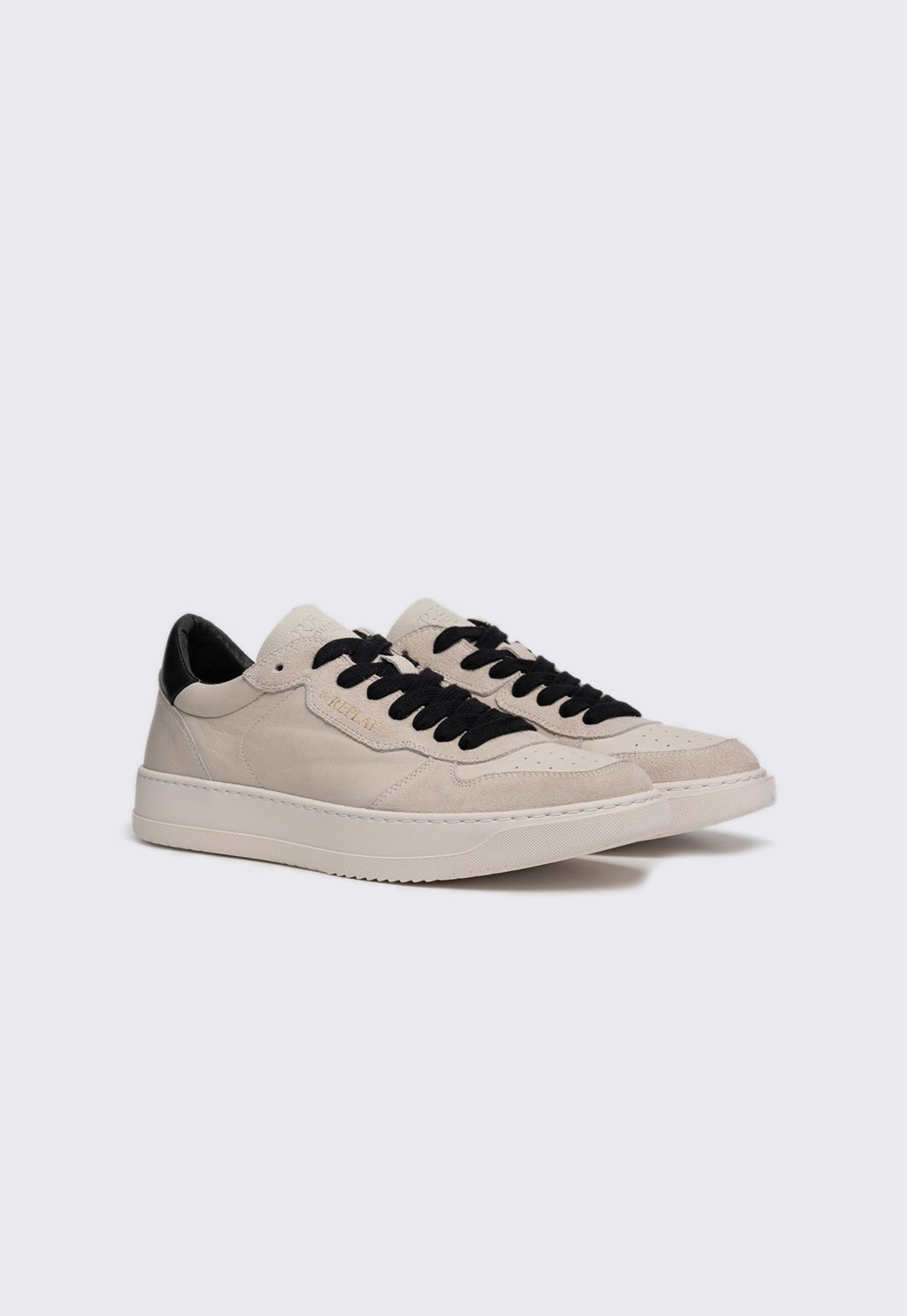 סניקרס לגברים RELOAD בצבע אוף וייט עם עקב שחור