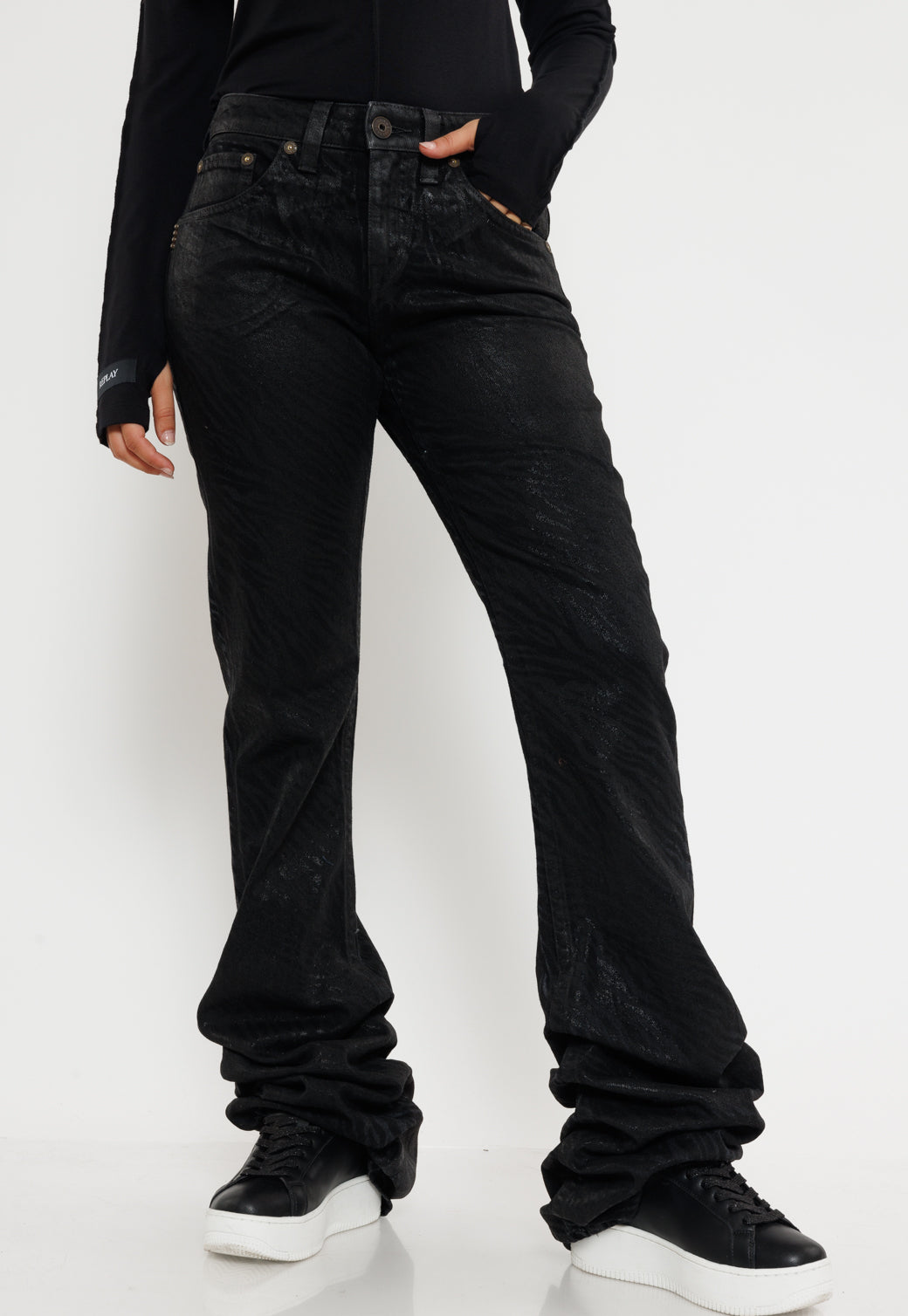 ג'ינס שחור לנשים בגזרה רחבה