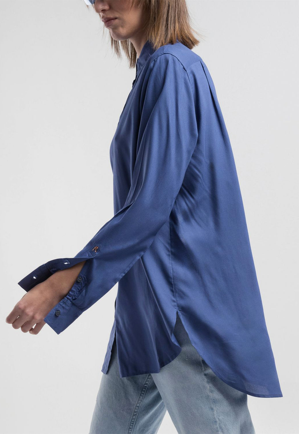 חולצה ארוכה לנשים בצבע כחול