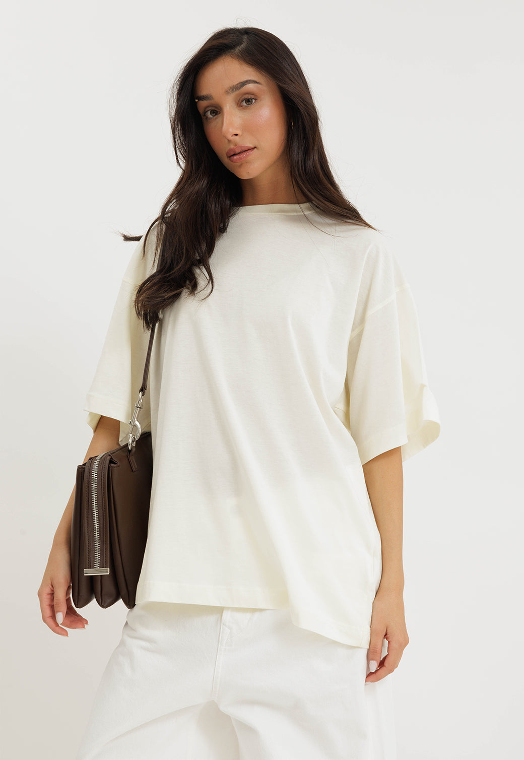 טי-שירט אוברסייז לנשים בצבע שמנת