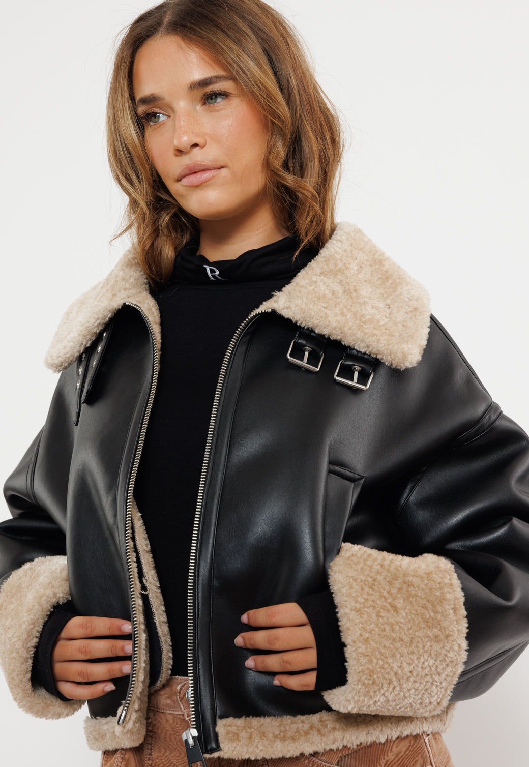 מעיל טייסים לנשים בצבע שחור עם פרווה פנימית