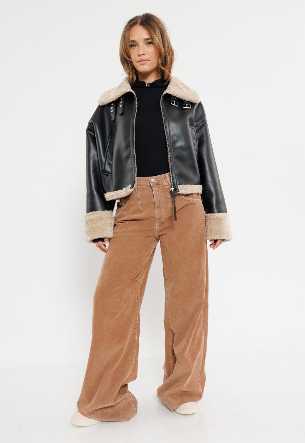 מעיל טייסים לנשים בצבע שחור עם פרווה פנימית