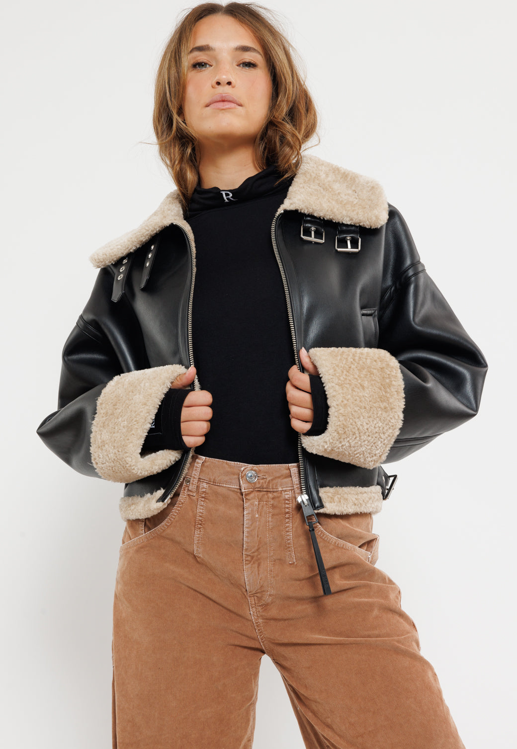 מעיל טייסים לנשים בצבע שחור עם פרווה פנימית