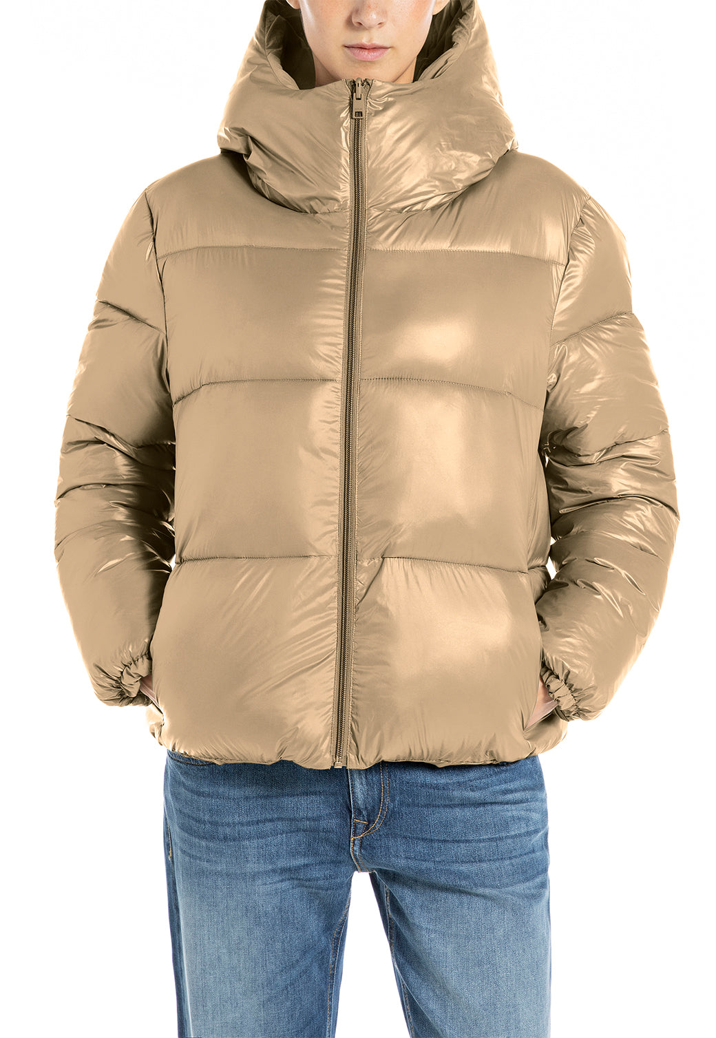 מעיל פוך קצר לנשים בצבע בז׳ בהיר עם כובע