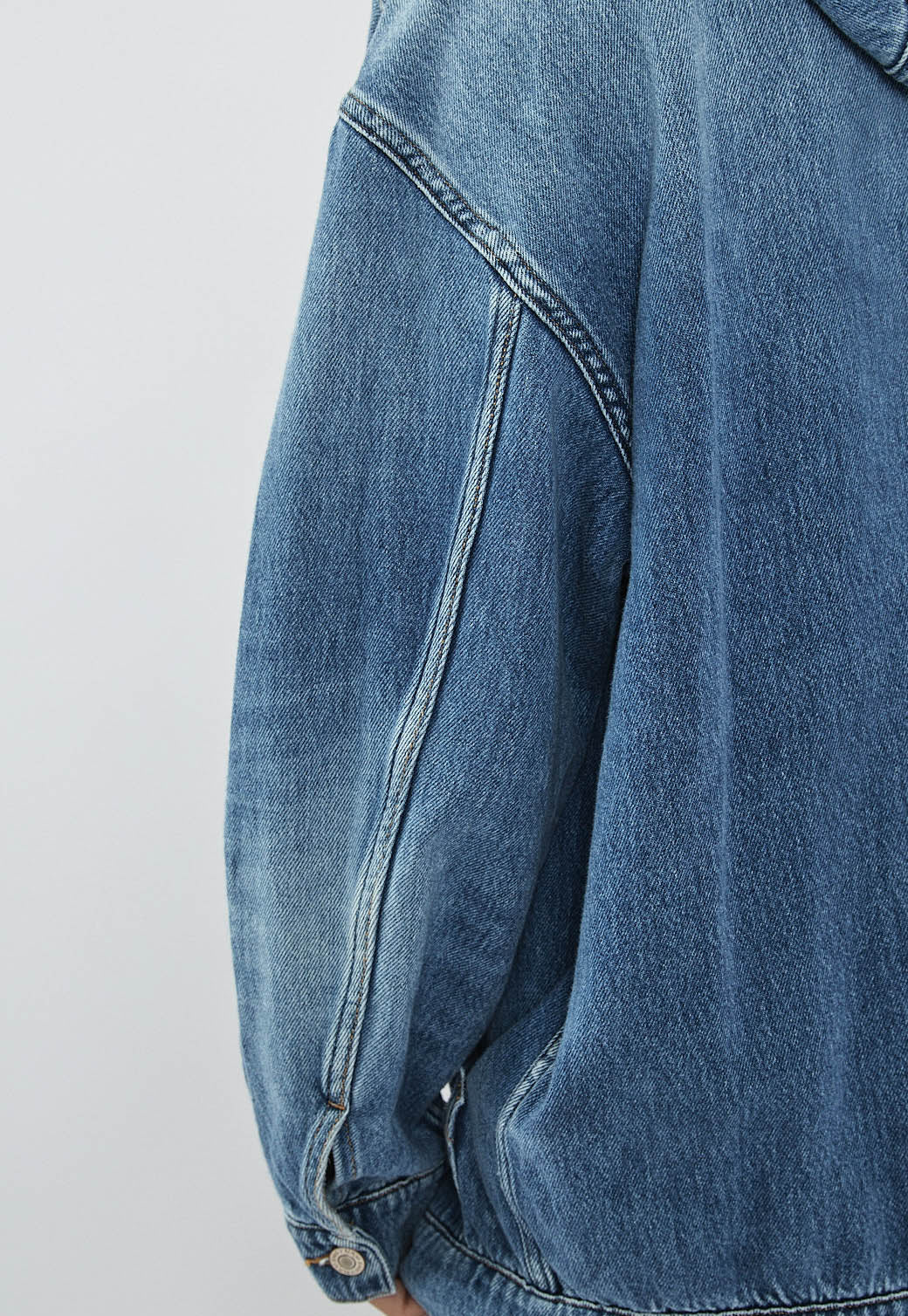 ג׳קט ג׳ינס לנשים עם רוכסן וקפוצ׳ון