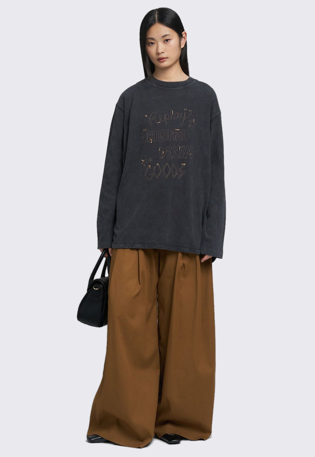 מכנסיים רחבים לנשים בגזרת אוברסייז בצבע קאמל