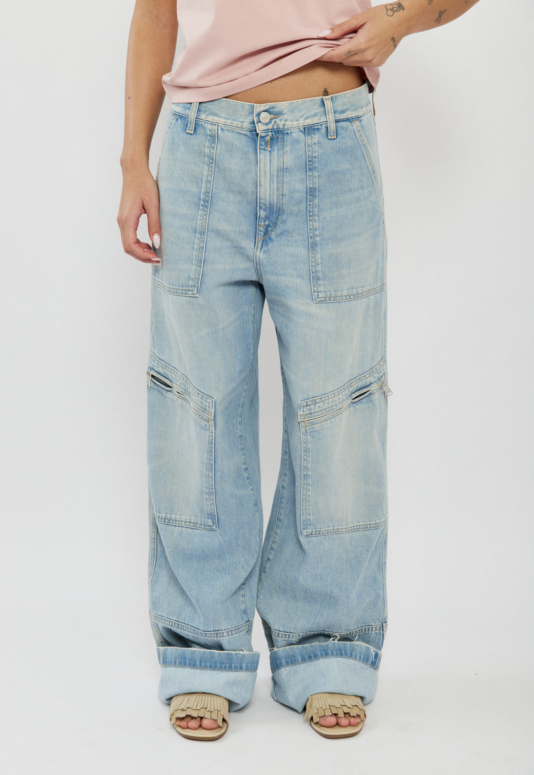 ג'ינס לנשים בגזרה רחבה בצבע כחול בהיר