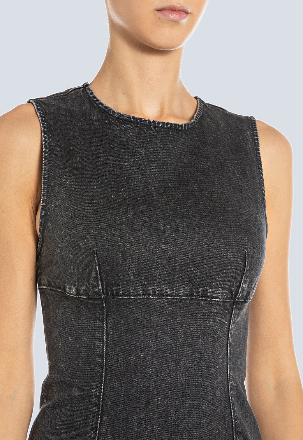 שמלת ג׳ינס לנשים בצבע שחור