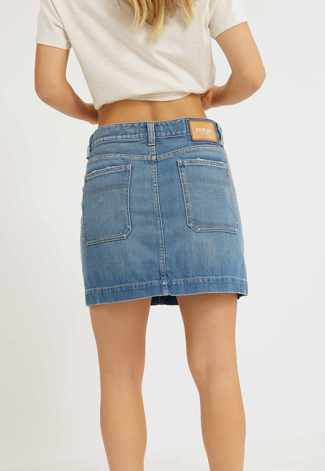 חצאית ג'ינס לנשים בצבע כחול