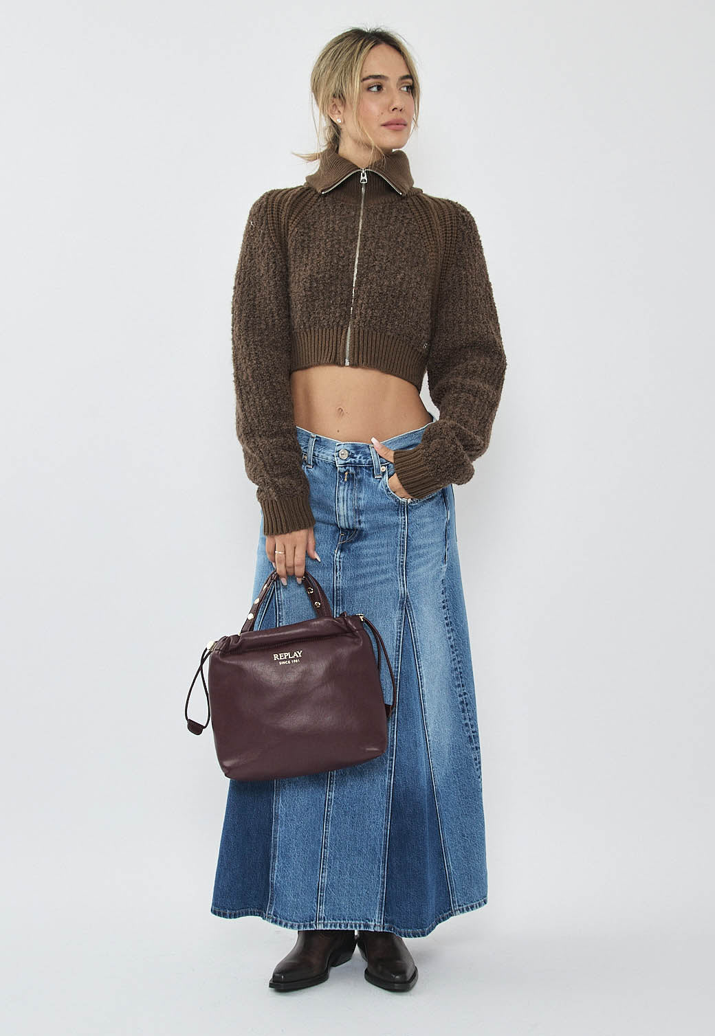 חצאית ג׳ינס לנשים ארוכה בצבע כחול