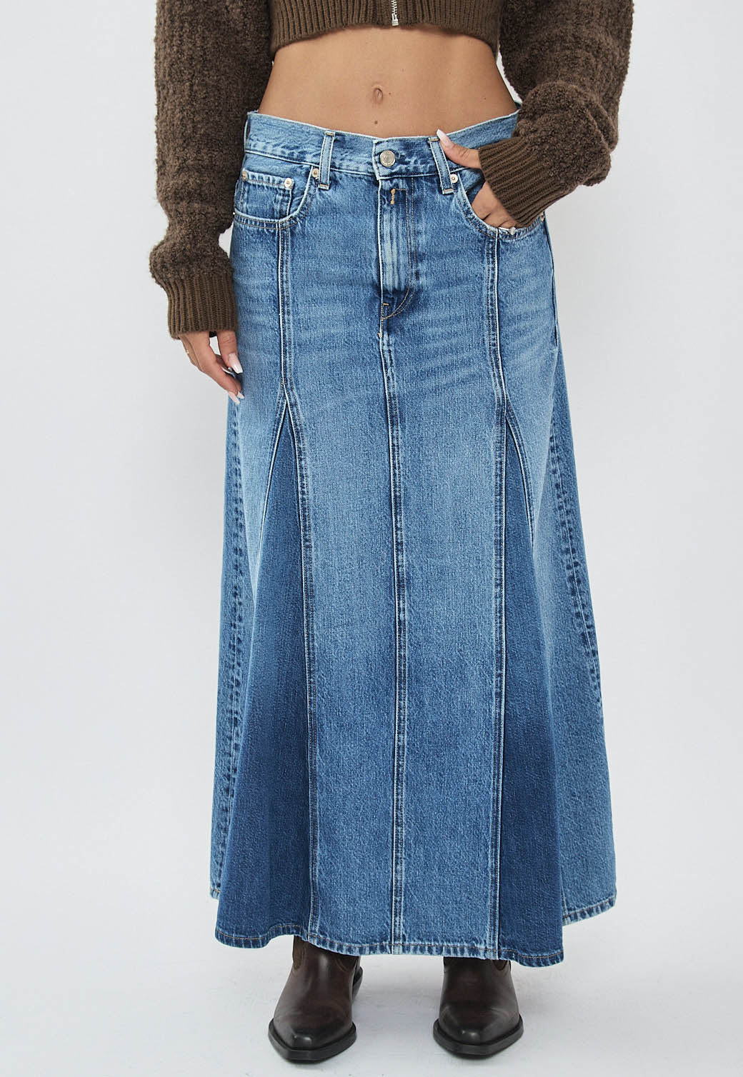 חצאית ג׳ינס לנשים ארוכה בצבע כחול
