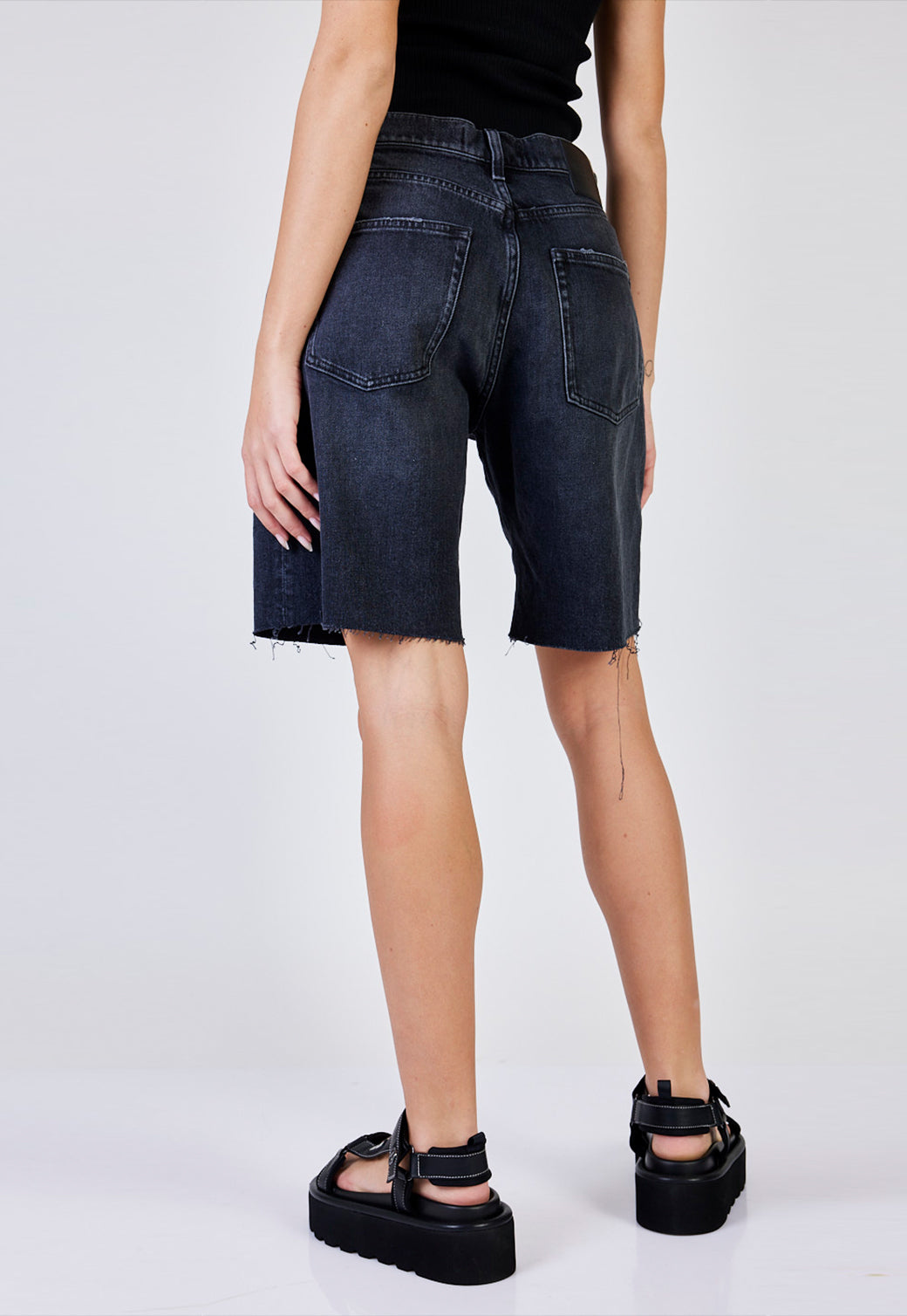 מכנסי ג'ינס קצרים RAW  נשים