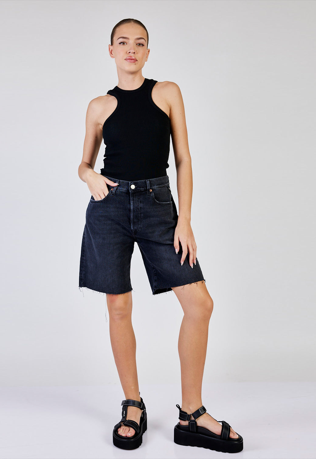 מכנסי ג'ינס קצרים RAW  נשים