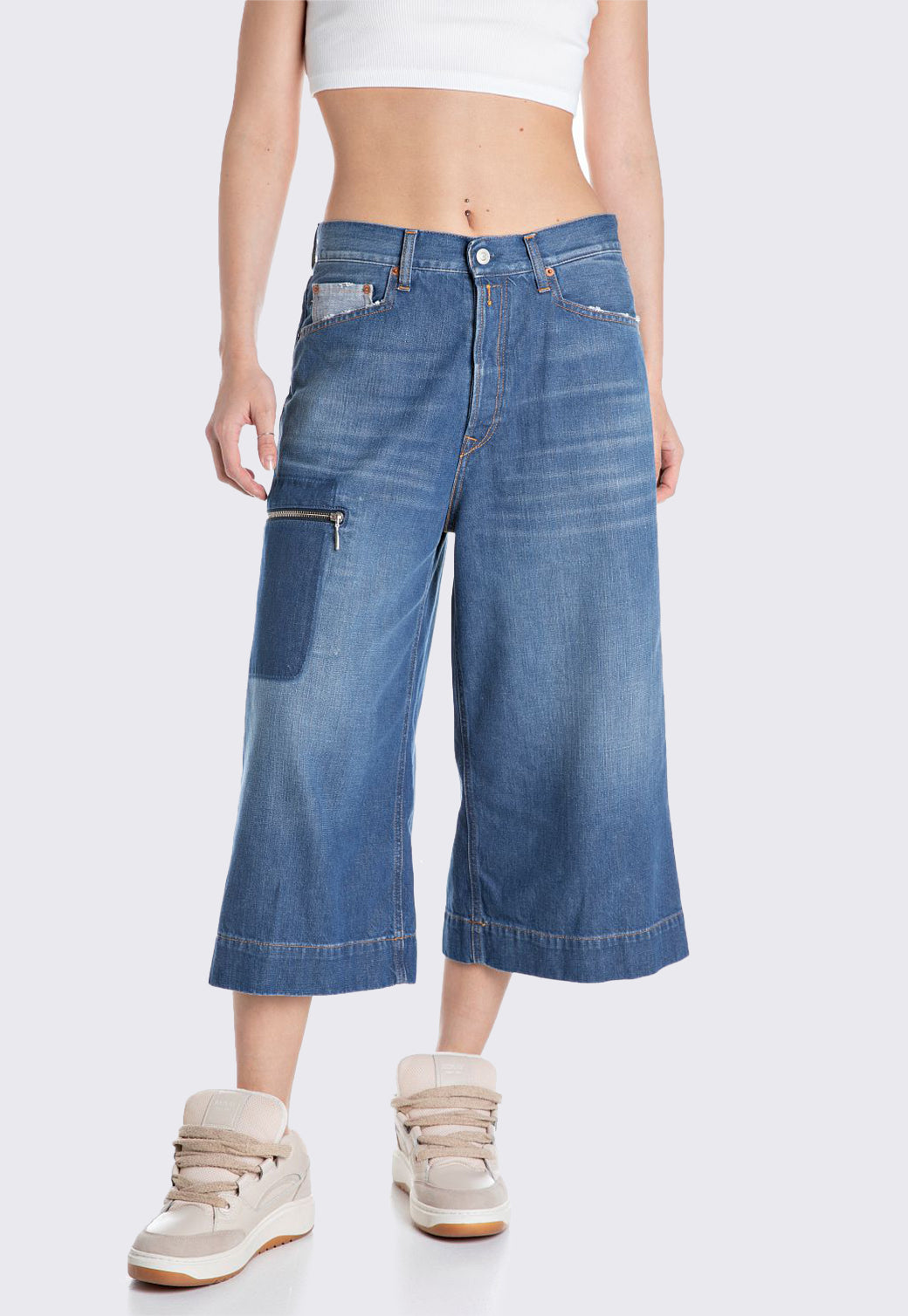 ג'ינס נשים בגזרה רחבה