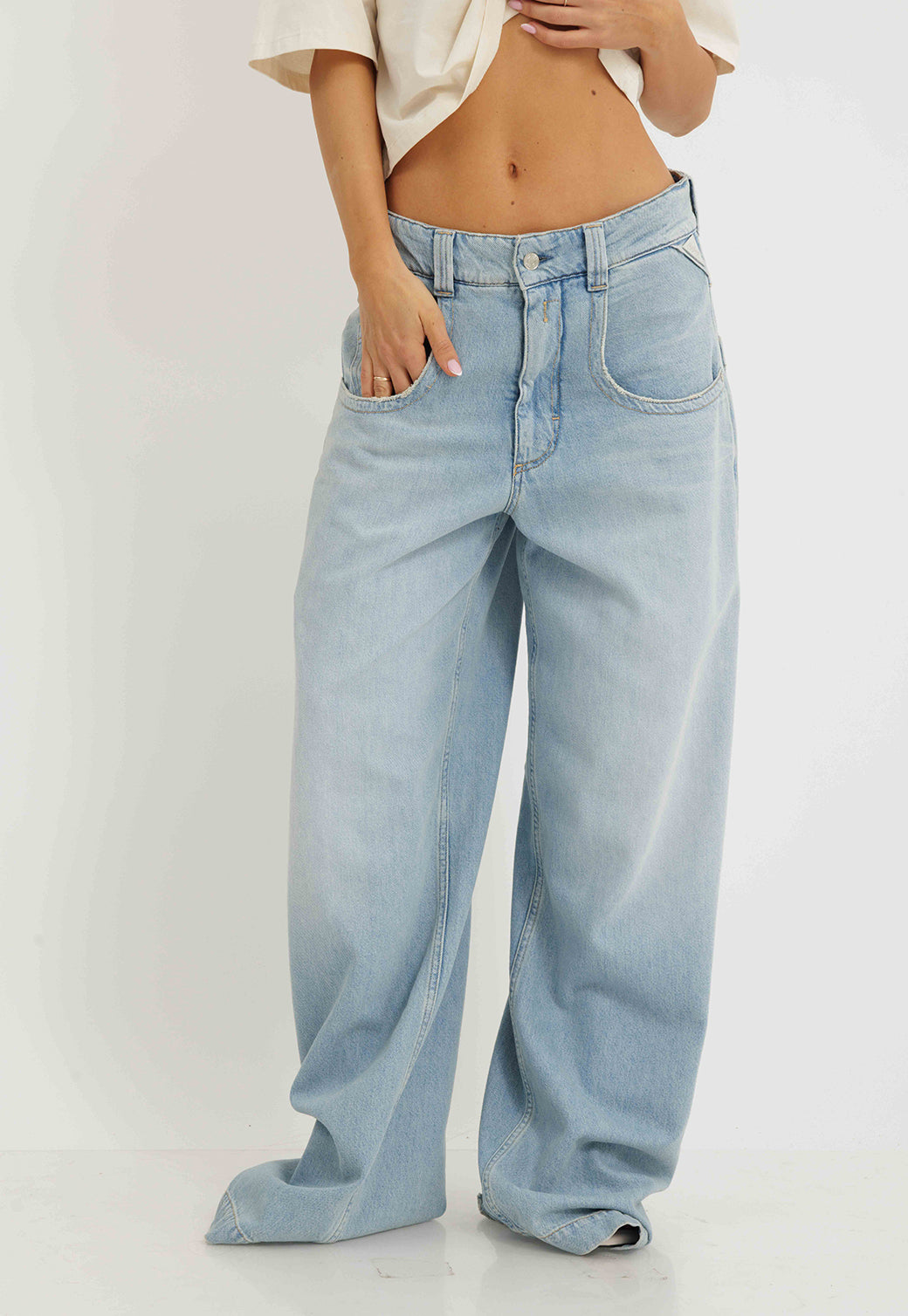 ג׳ינס NARJA רחב לנשים בצבע תכלת