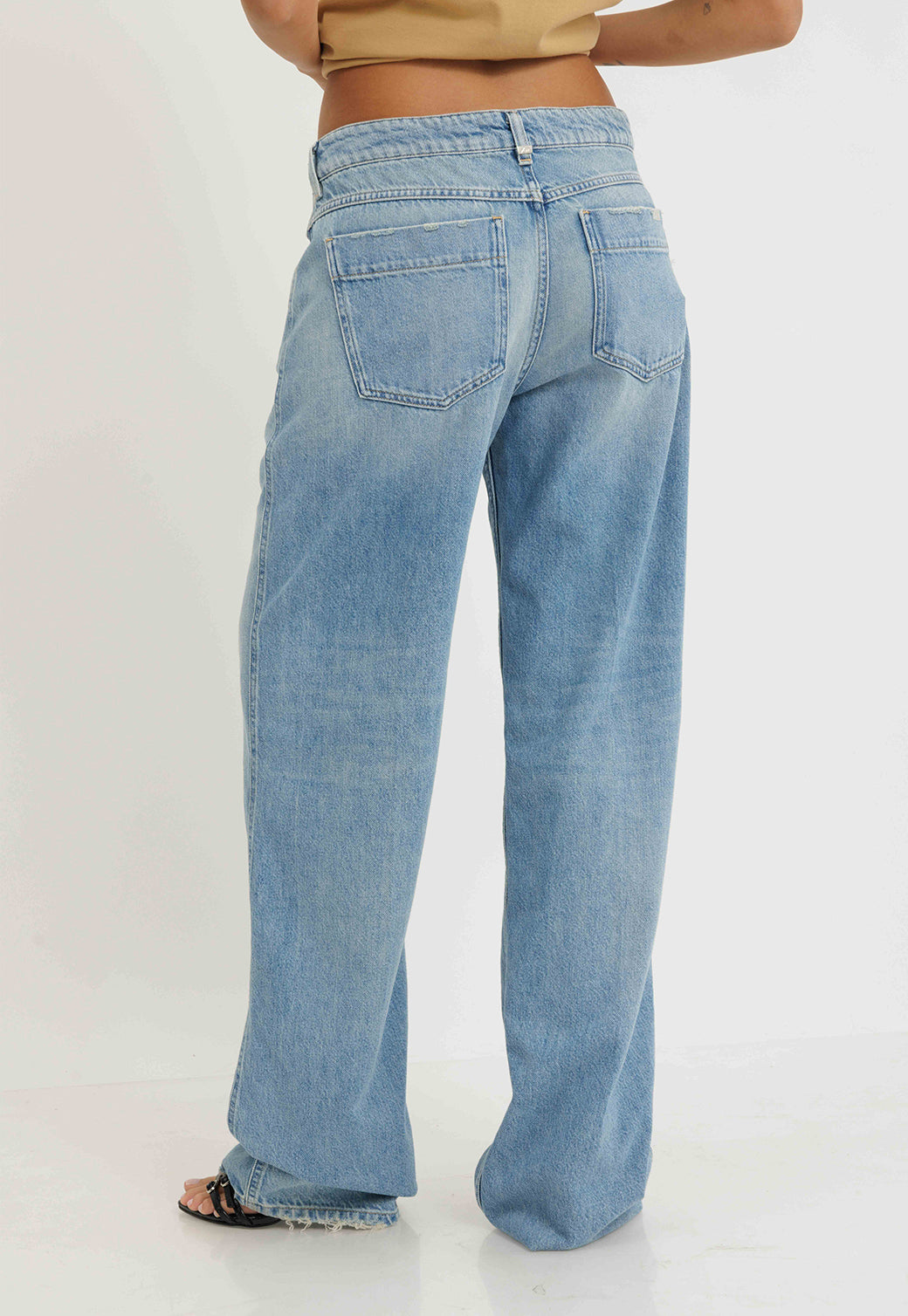 ג'ינס נשים בגזרה רחבה וגבוה