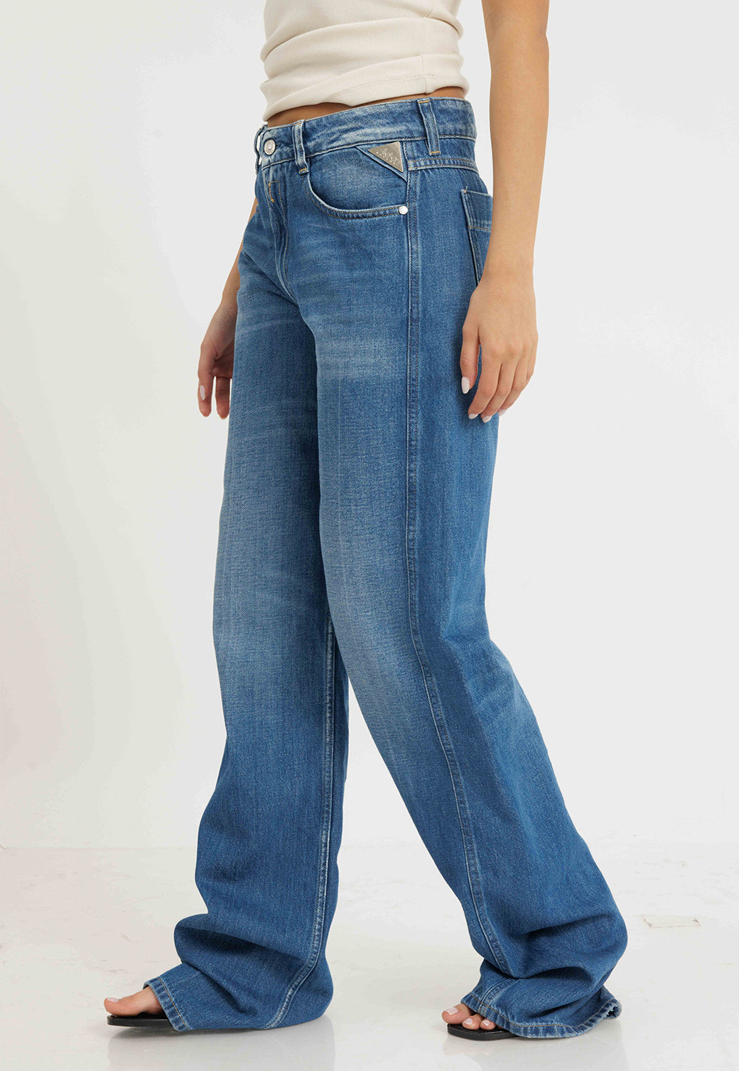 ג׳ינס MELJA רחב לנשים בצבע כחול בינוני