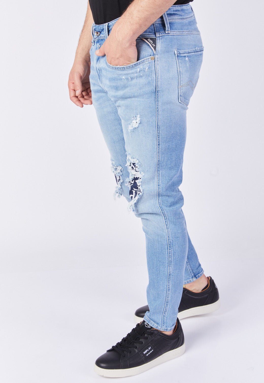ג'ינס Slim Fit BRONNY עם קרעים וטלאים ממותגים גברים - Replay