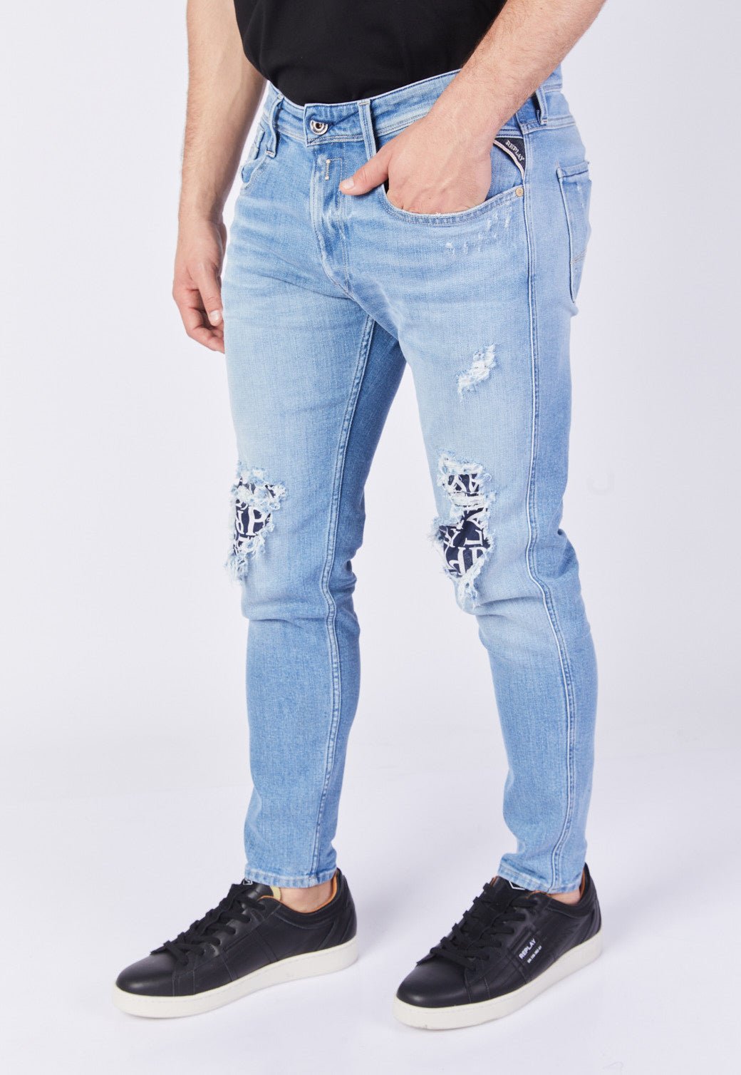 ג'ינס Slim Fit BRONNY עם קרעים וטלאים ממותגים גברים - Replay