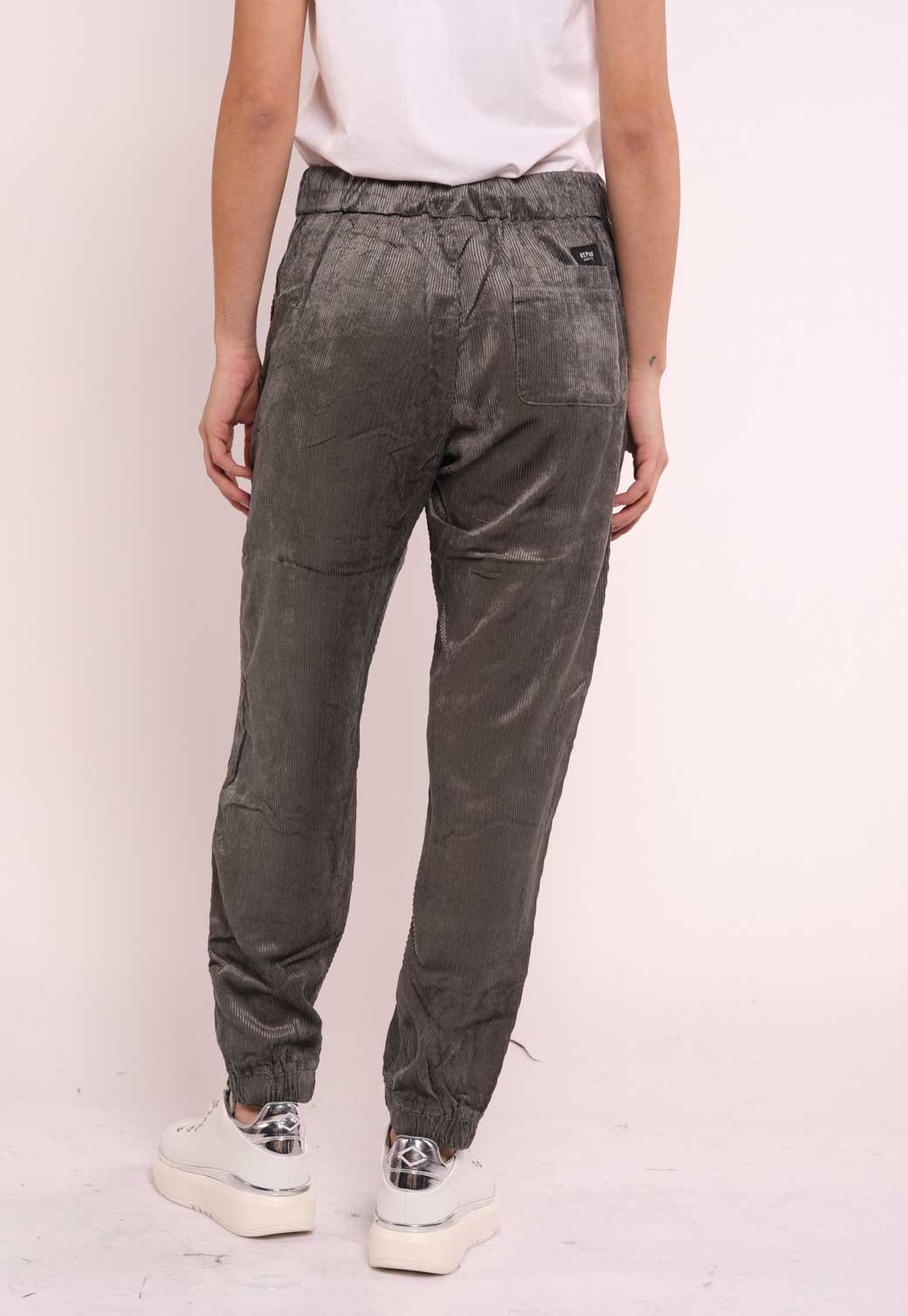 מכנסיים ארוכים עם חגורה וגומי בקרסול נשים - Replay